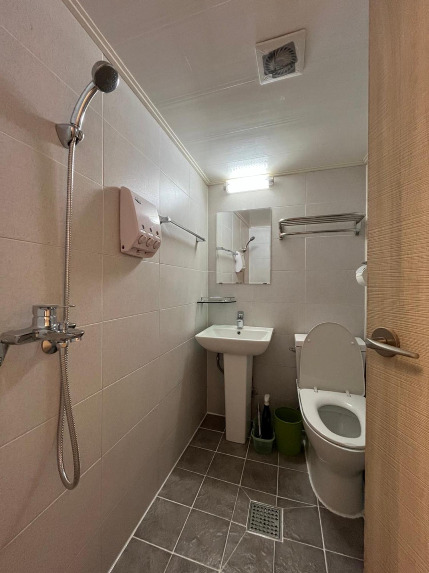 Family Room Private Bathroom
