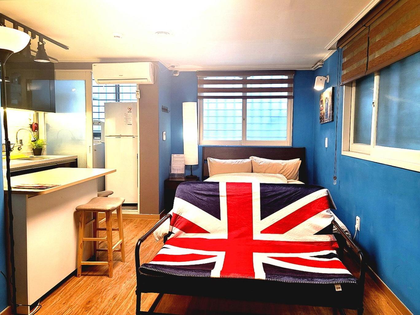 Semi-basement Double Bedroom