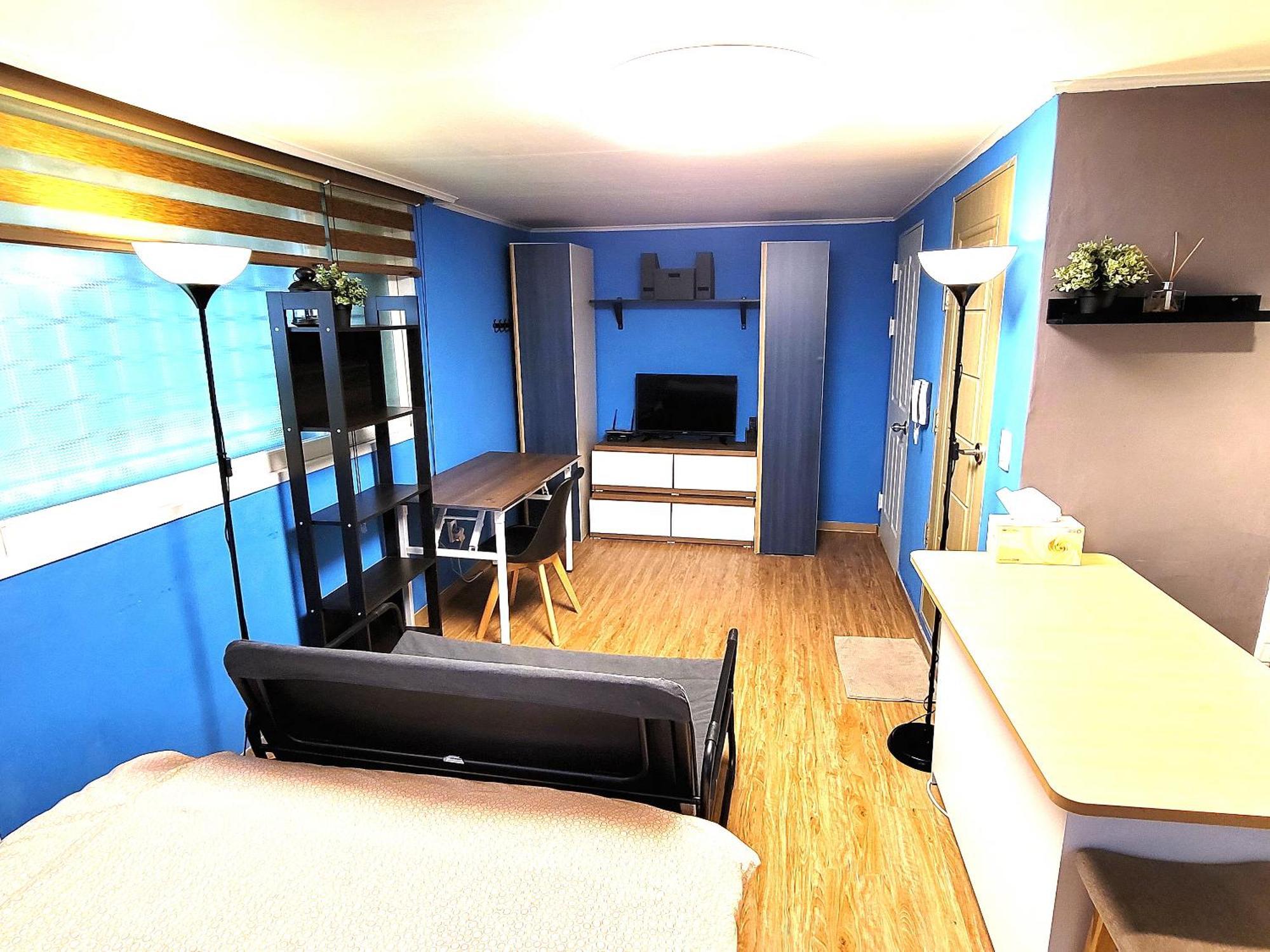 Semi-basement Double Bedroom