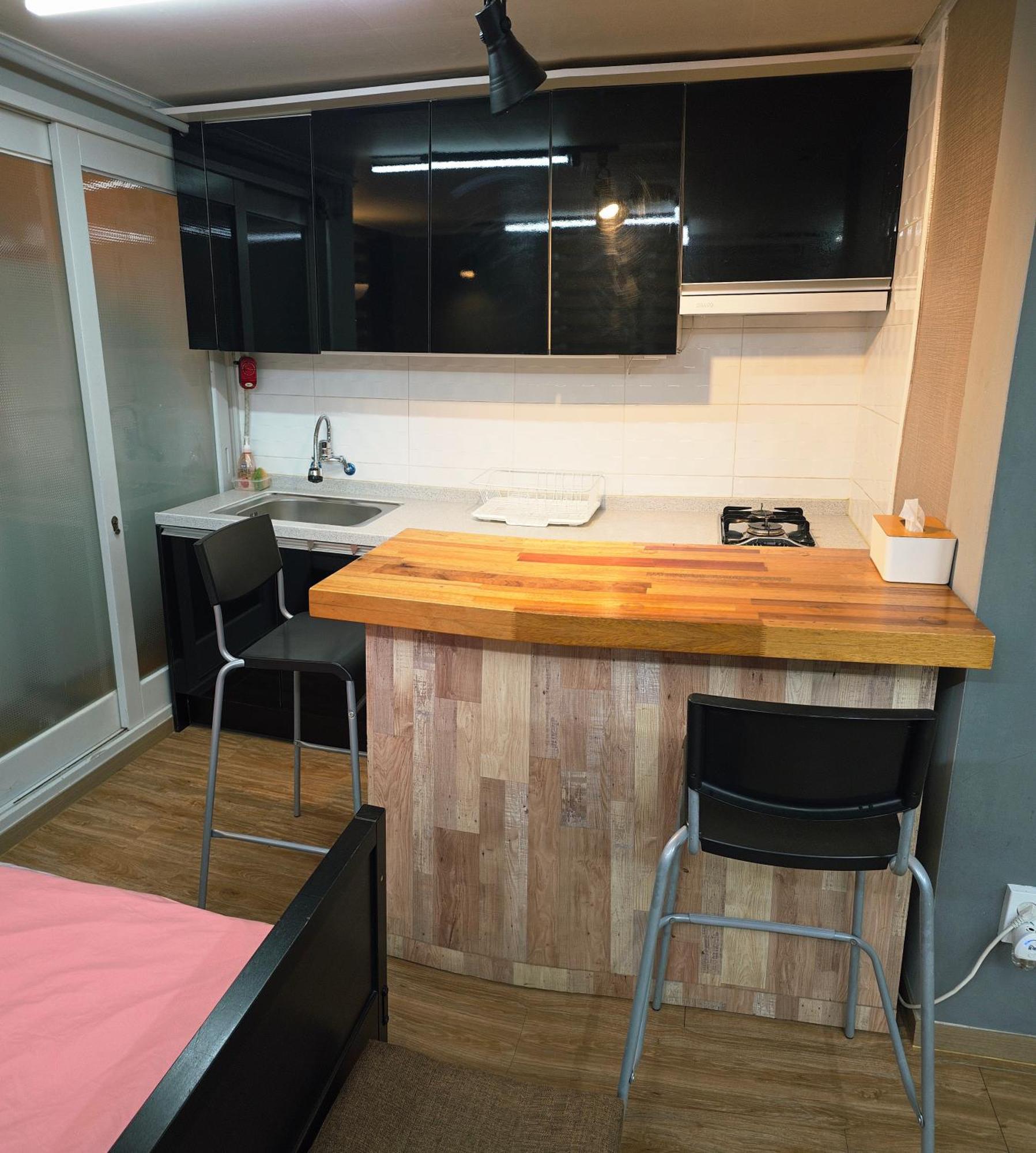 Semi-basement Twin Bedroom
