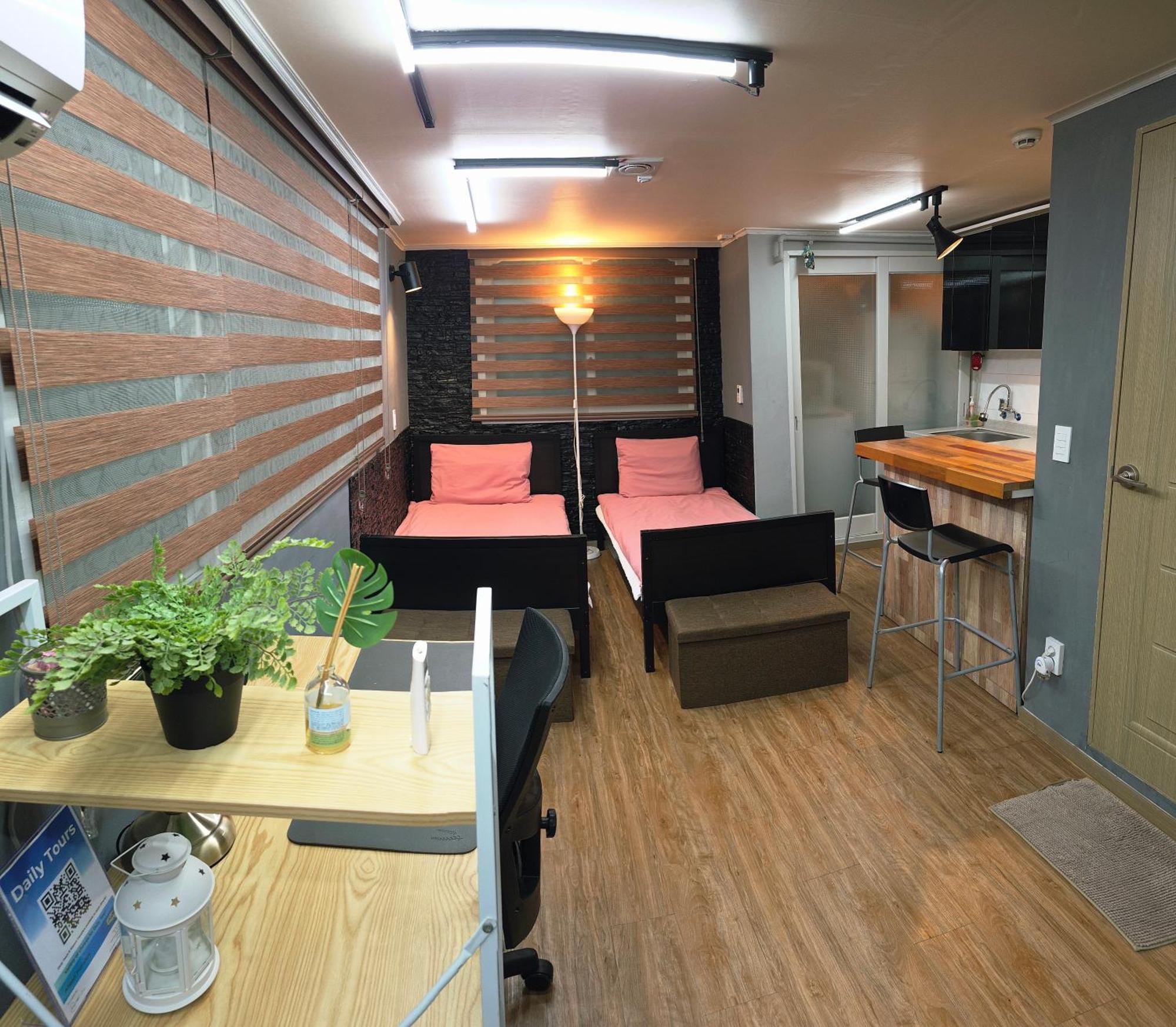 Semi-basement Twin Bedroom