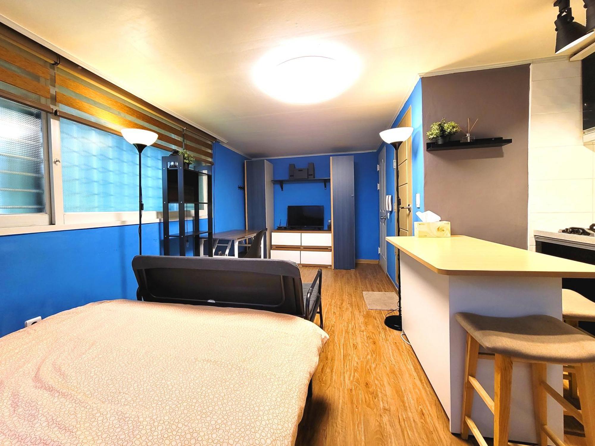 Semi-basement Double Bedroom